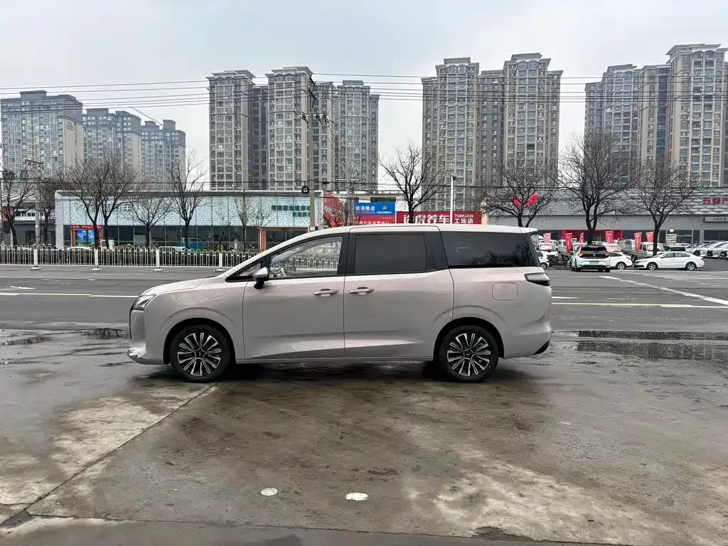 Wuling Starlight 730 New Energy — фото 8