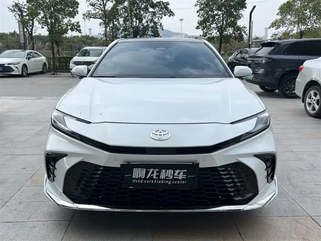 Toyota Camry — фото 5