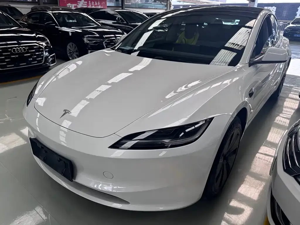 Tesla Model 3 — фото 1