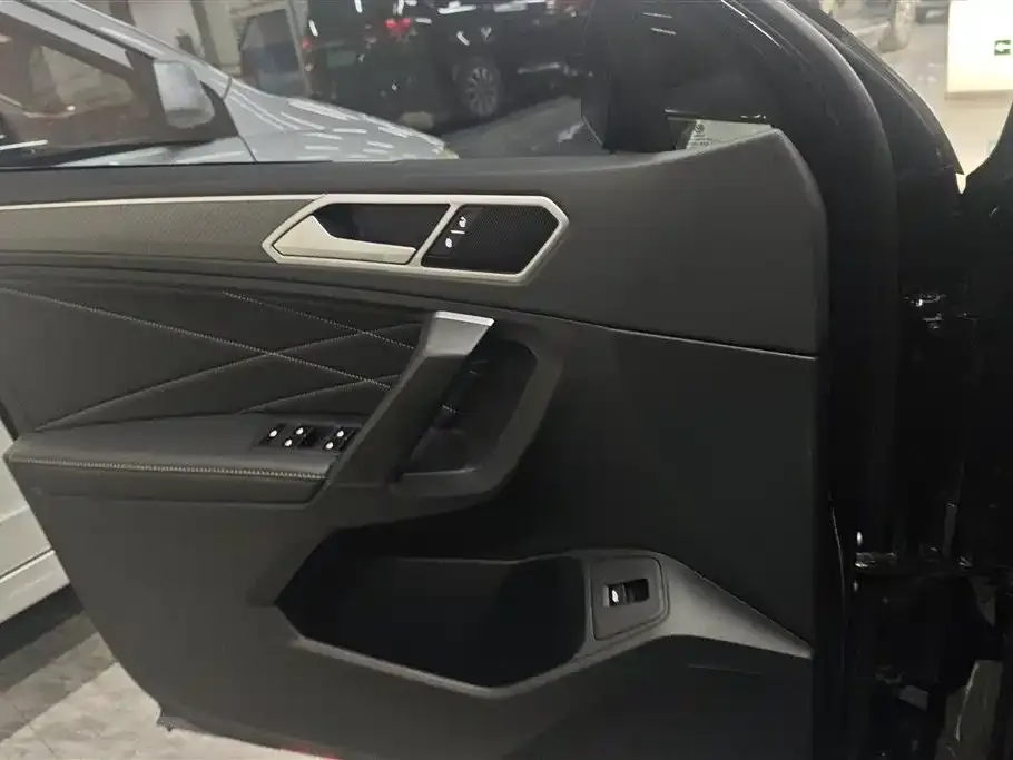 Volkswagen Tiguan L 2023 из CN, фото 10