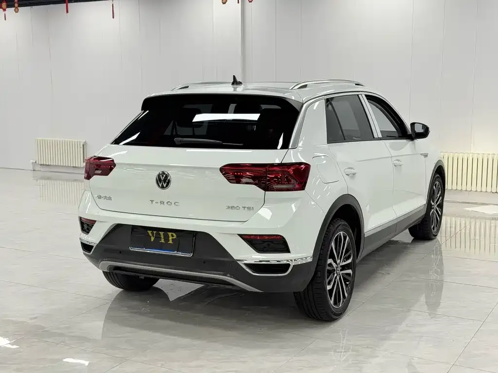 Volkswagen T-Roc — фото 6
