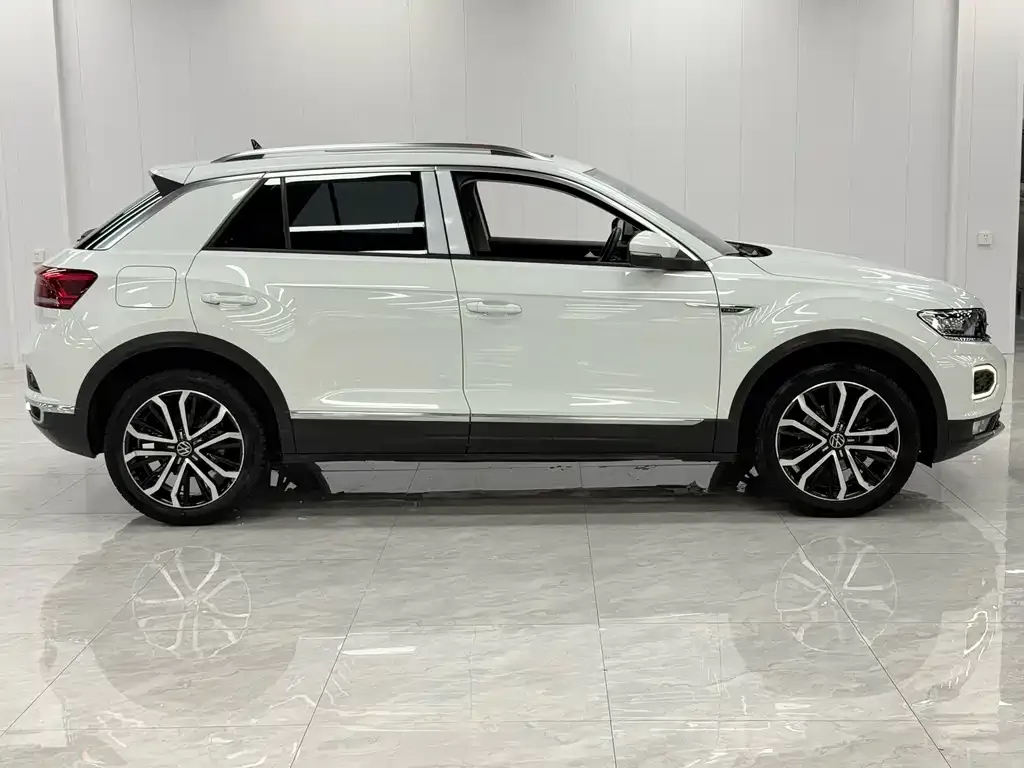 Volkswagen T-Roc — фото 9