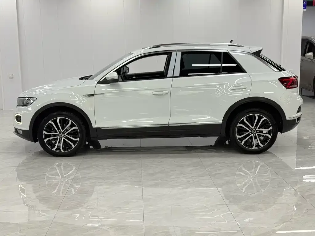 Volkswagen T-Roc — фото 10