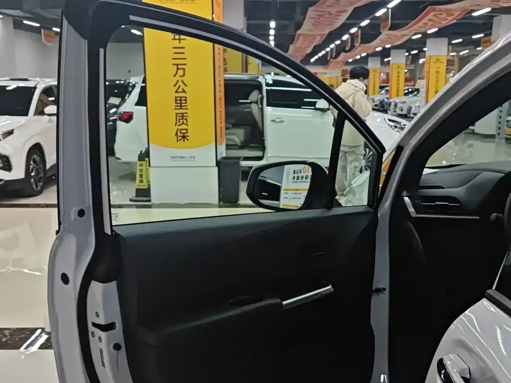 Toyota Granvia — фото 8