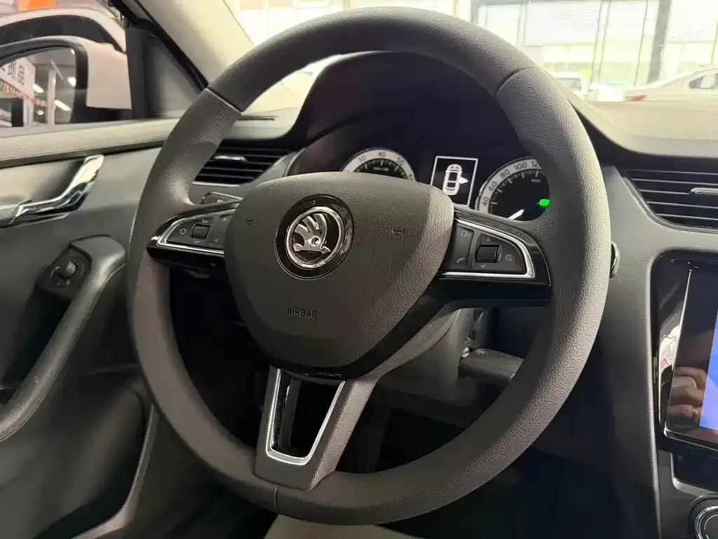 Skoda Octavia — фото 3