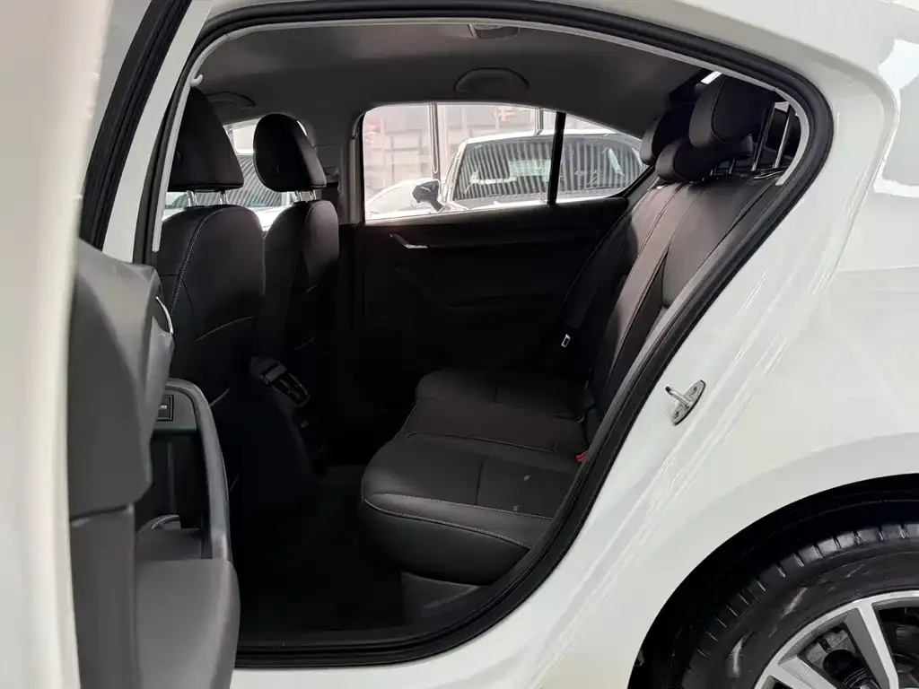 Skoda Octavia — фото 9