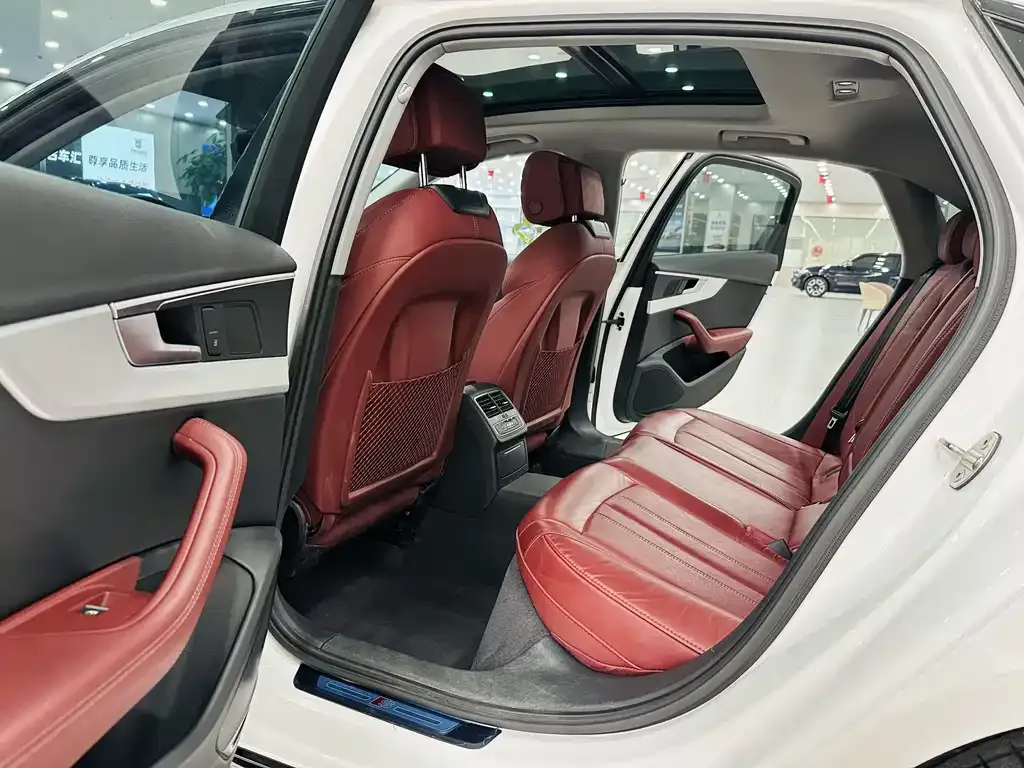 Audi A4L 2023 из CN, фото 7