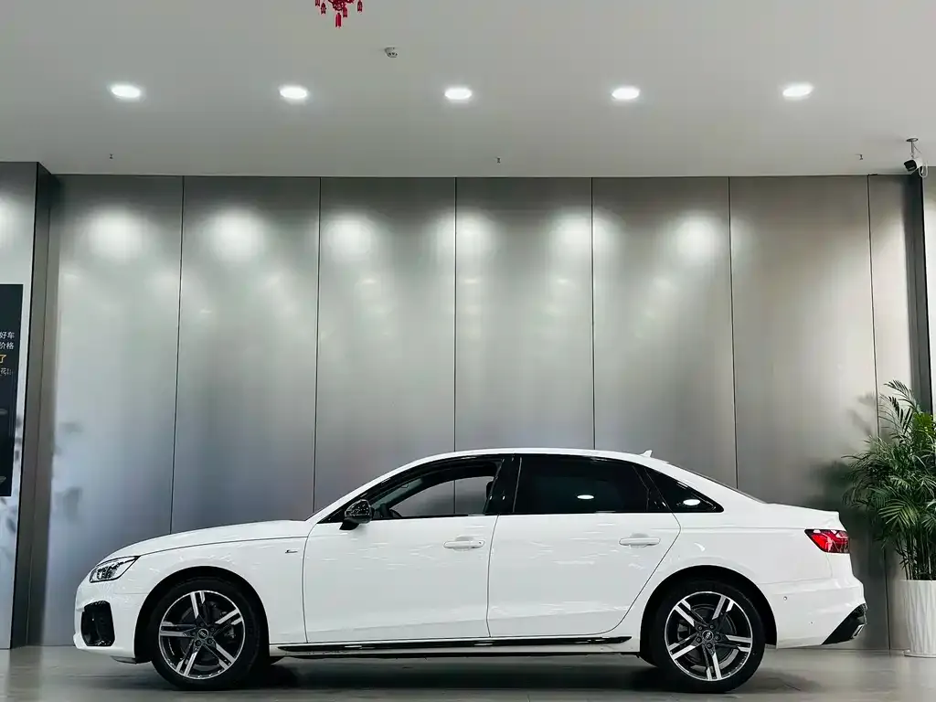 Audi A4L 2023 из CN, фото 5