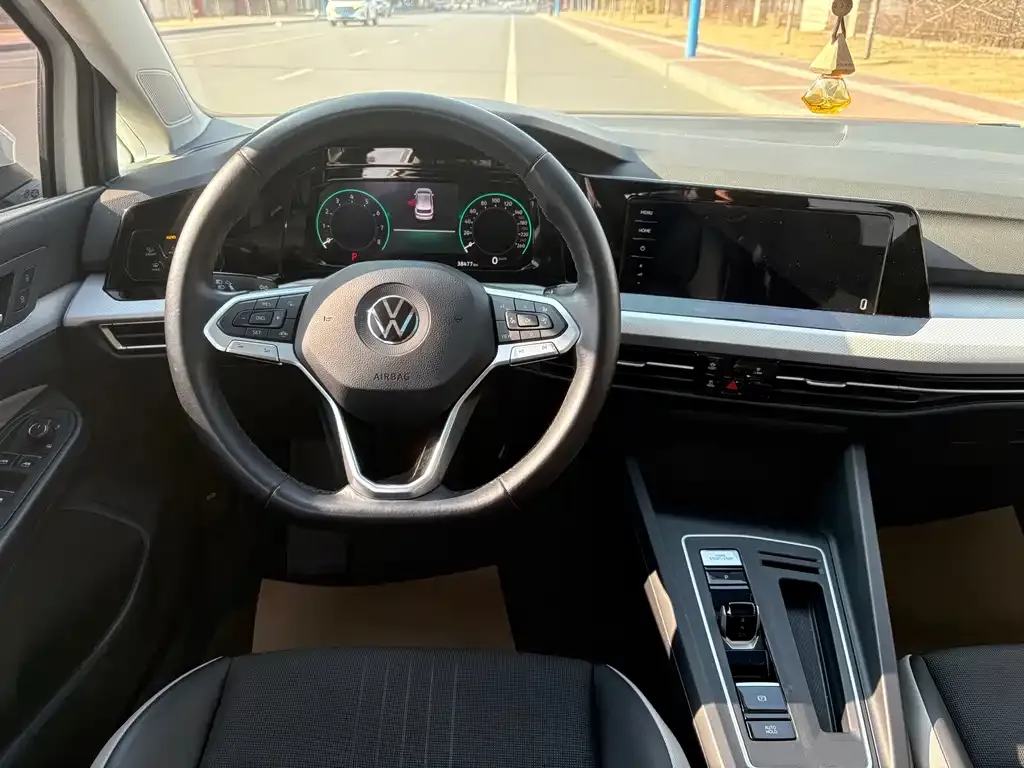 Volkswagen Golf 2022 из CN, фото 2