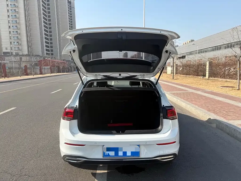 Volkswagen Golf 2022 из CN, фото 4