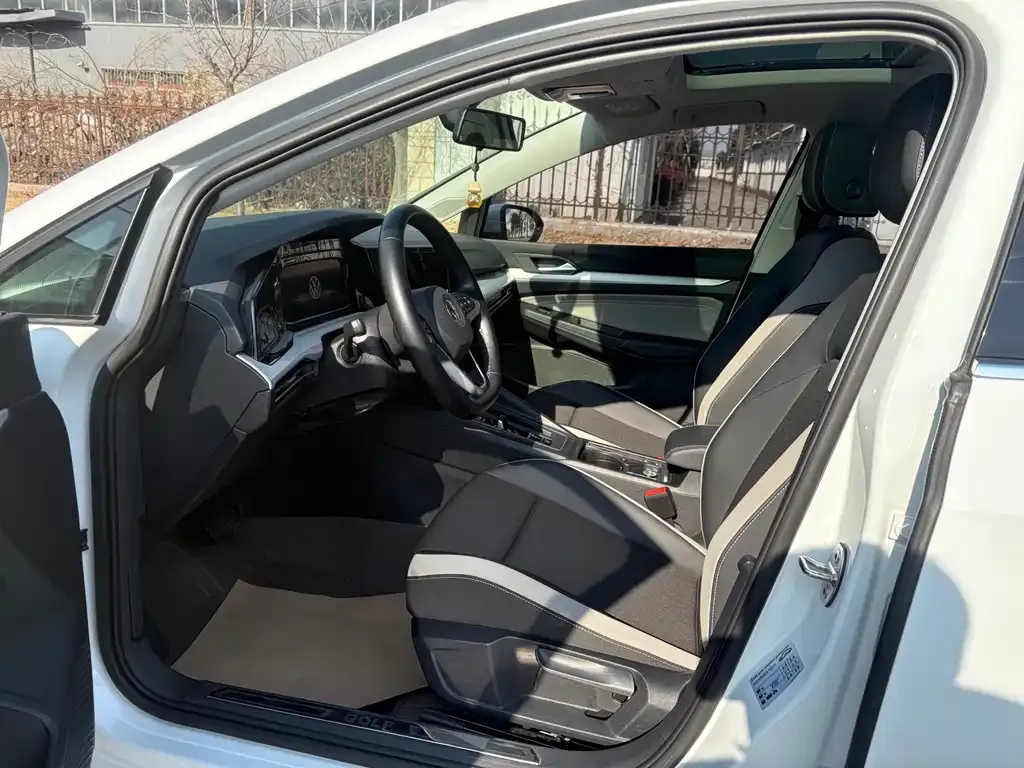 Volkswagen Golf 2022 из CN, фото 5