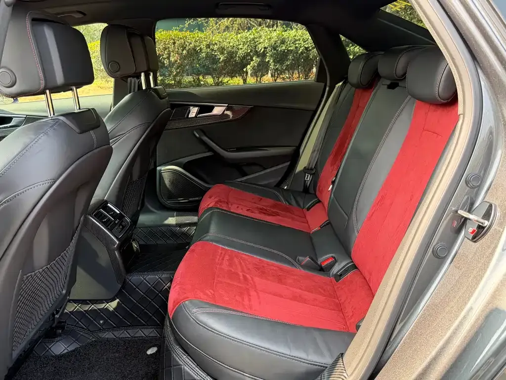 Audi A4L 2022 из CN, фото 2