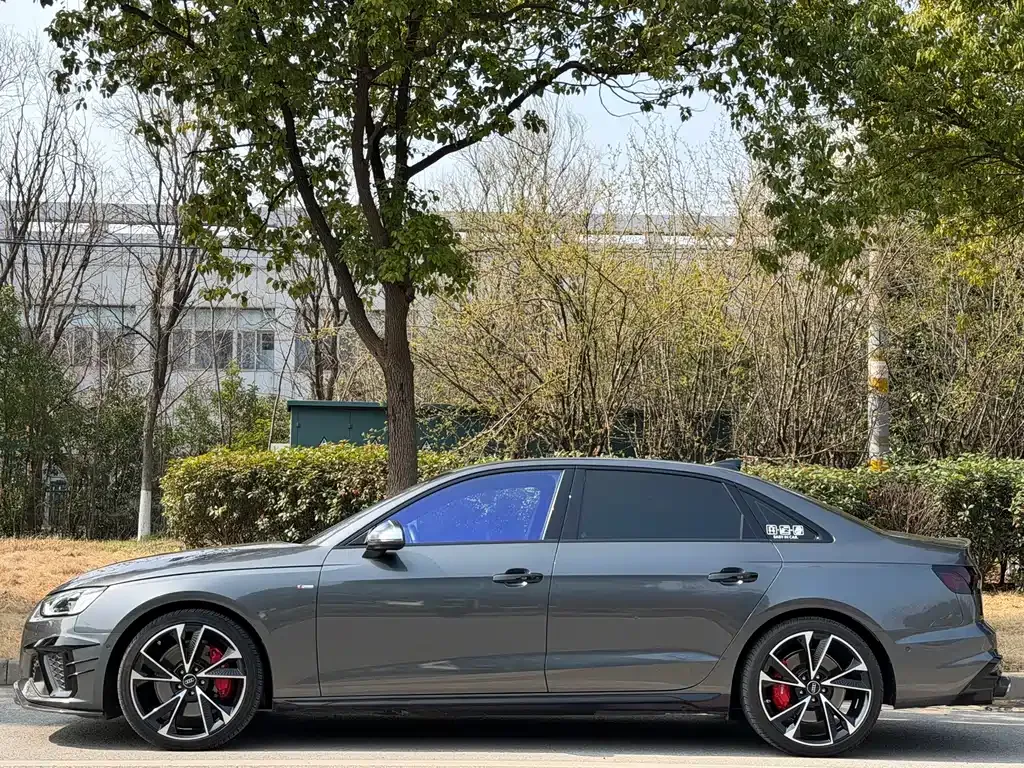 Audi A4L 2022 из CN, фото 8