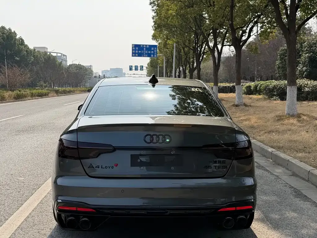 Audi A4L 2022 из CN, фото 6