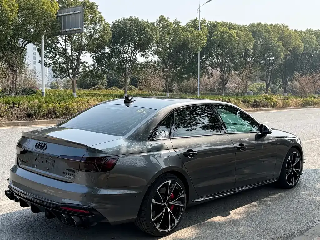 Audi A4L 2022 из CN, фото 9