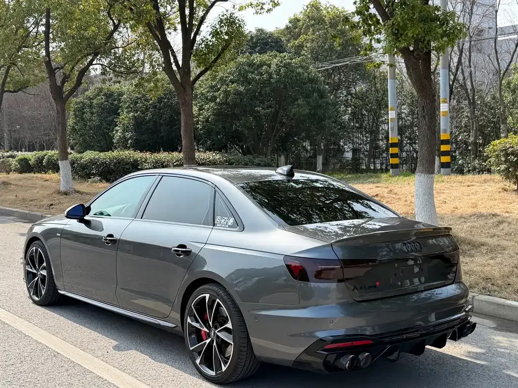 Audi A4L 2022 из CN, фото 10