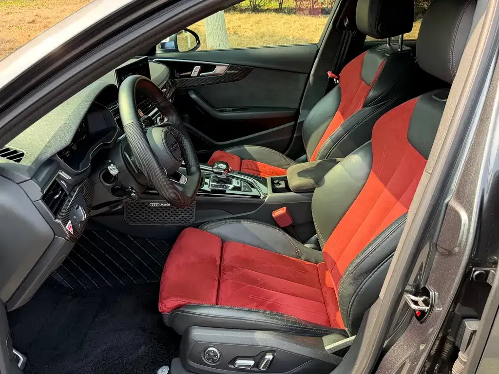 Audi A4L 2022 из CN, фото 4
