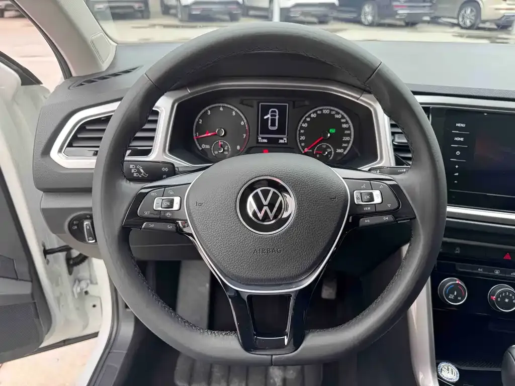 Volkswagen T-Roc 2023 из CN, фото 10