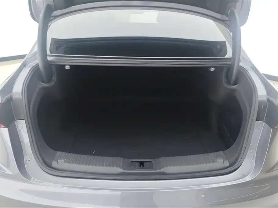 Hongqi H5 — фото 8