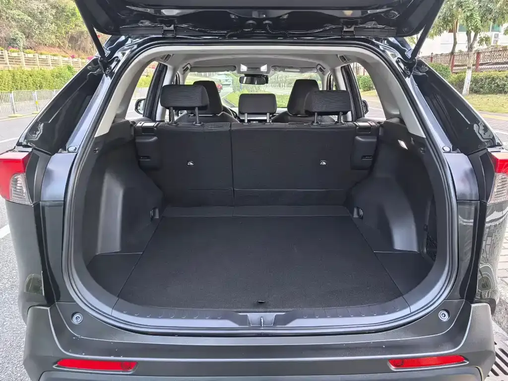 Toyota RAV4 — фото 2