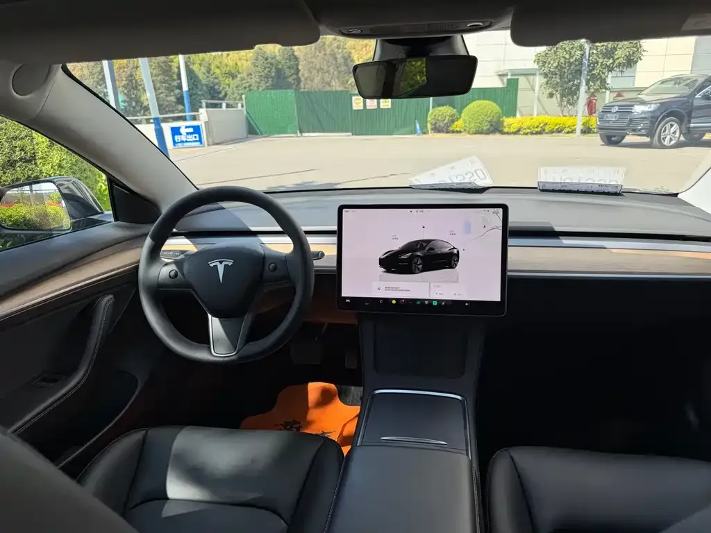 Tesla Model 3 — фото 3