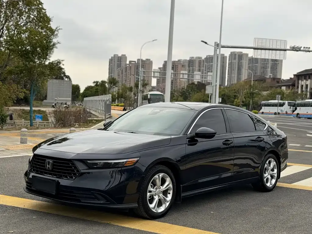 Honda Accord — фото 1