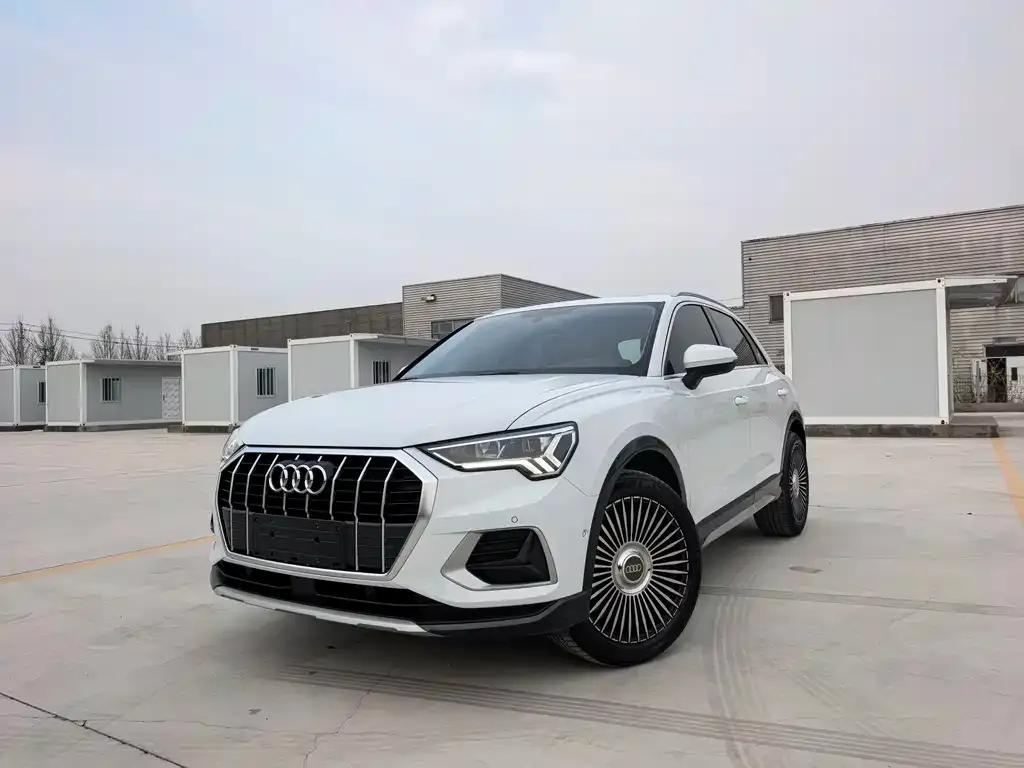 Audi Q3 — фото 1