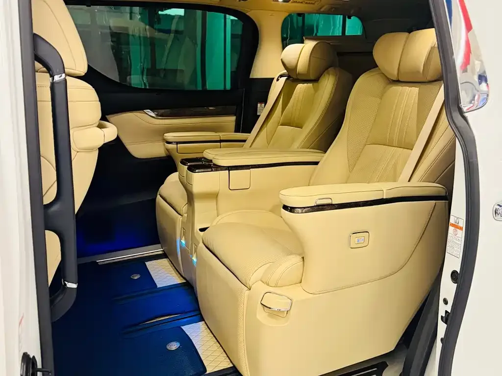 Toyota Vellfire 2021 из CN, фото 3