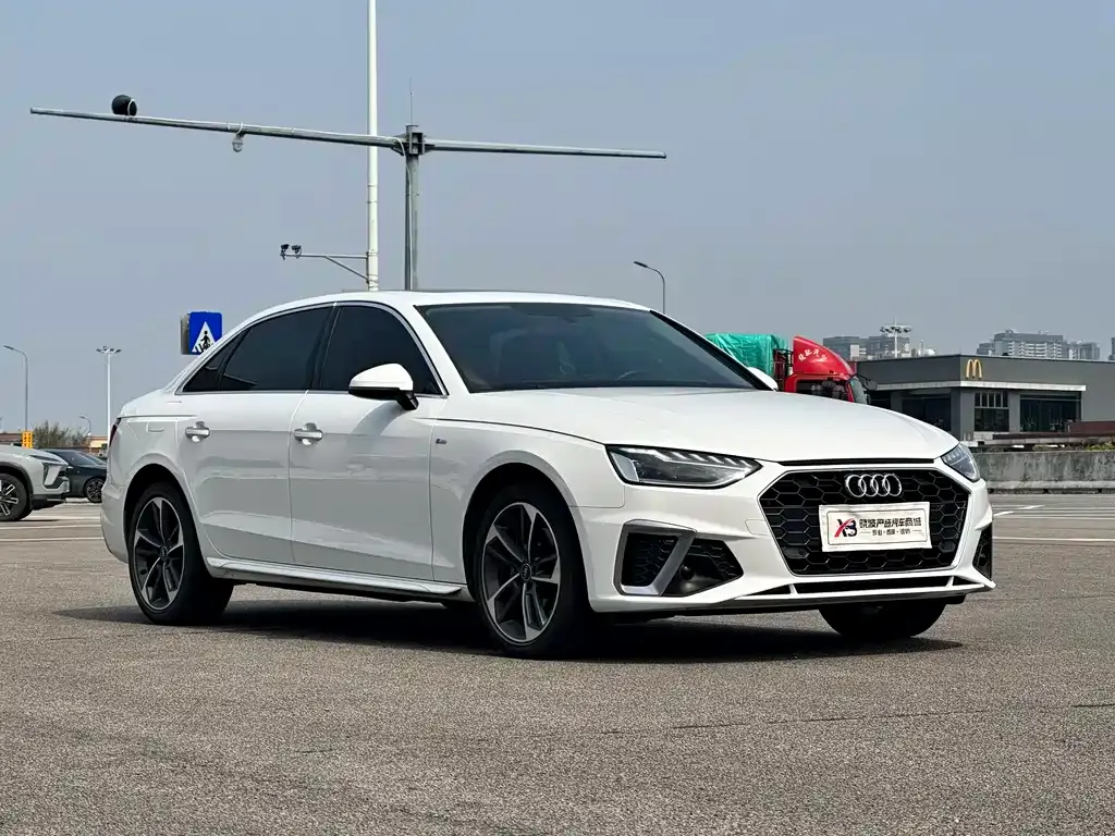 Audi A4L 2023 из CN, фото 4
