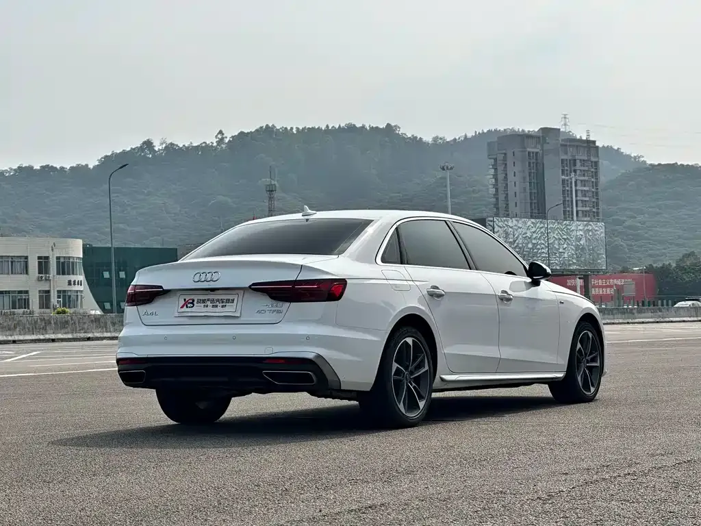 Audi A4L 2023 из CN, фото 6