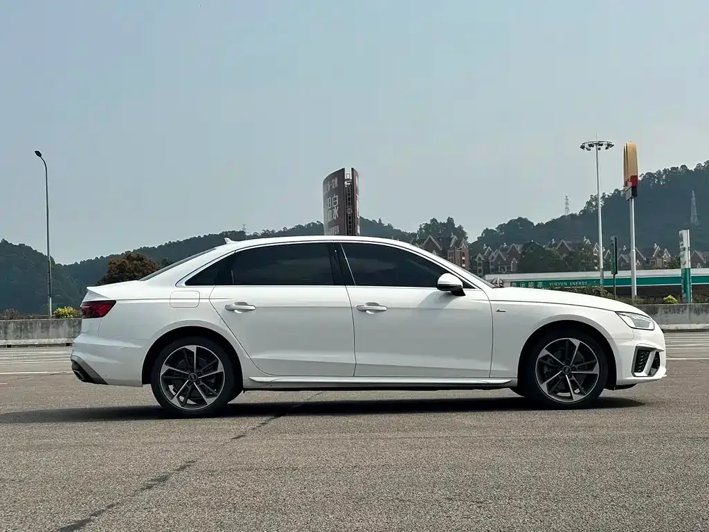 Audi A4L 2023 из CN, фото 9