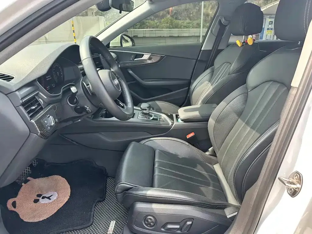 Audi A4L 2023 из CN, фото 5