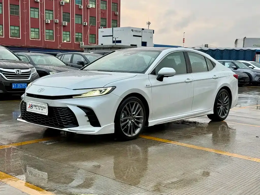 Toyota Camry 2024 из CN, фото 1
