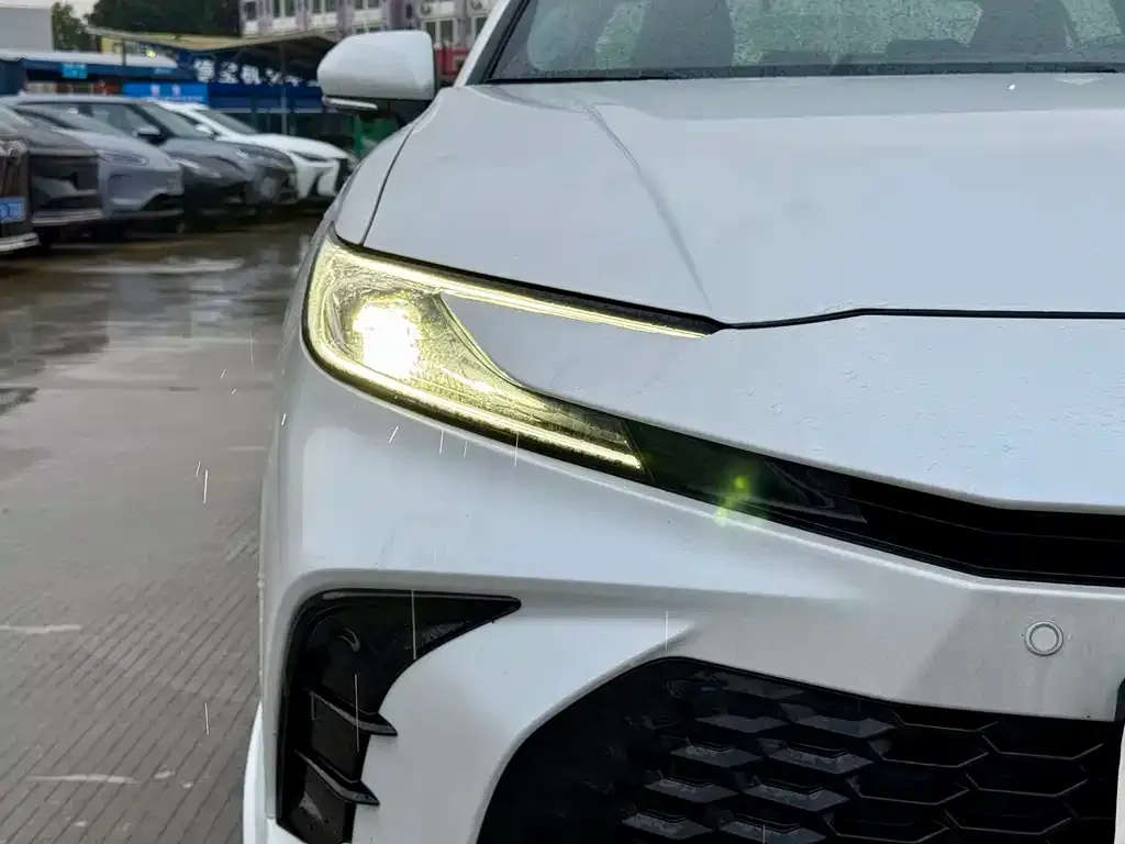 Toyota Camry 2024 из CN, фото 2