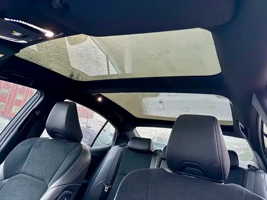 Toyota Camry 2024 из CN, фото 9