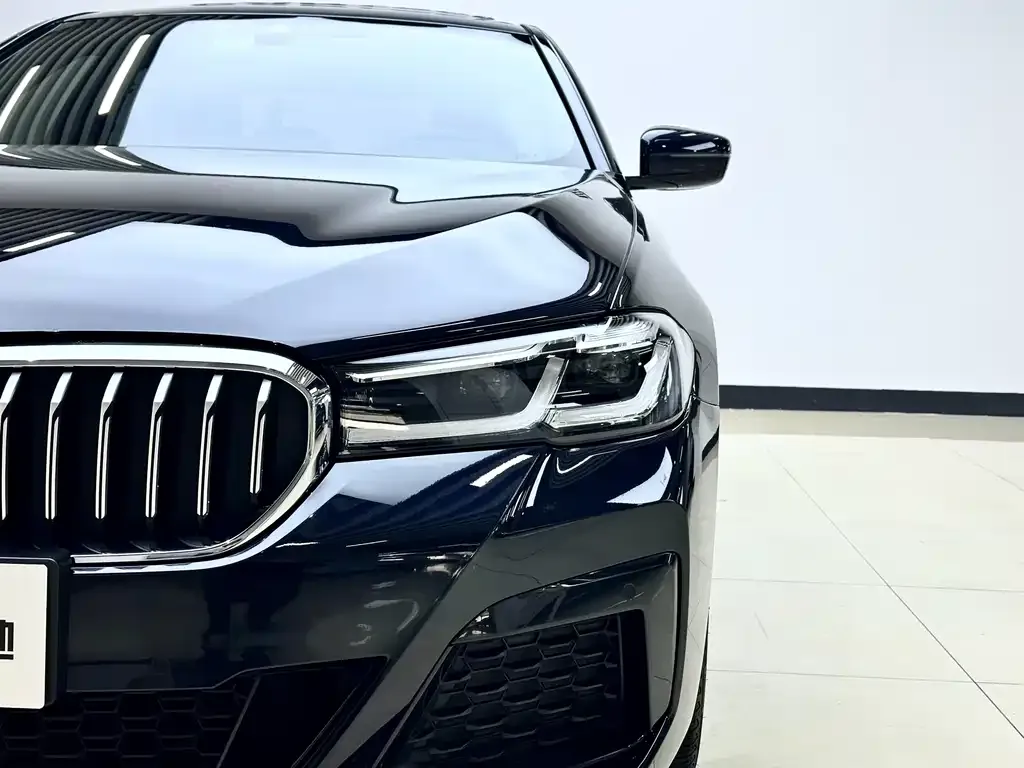 BMW 5 Series — фото 4