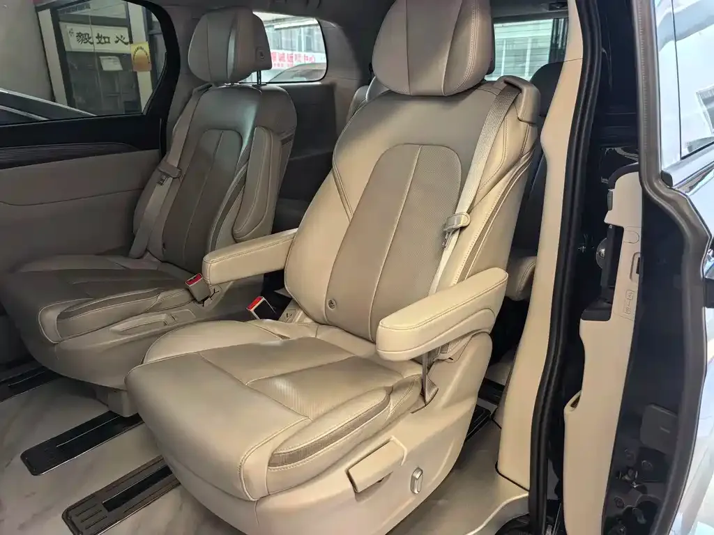 Buick GL8 2022 из CN, фото 8