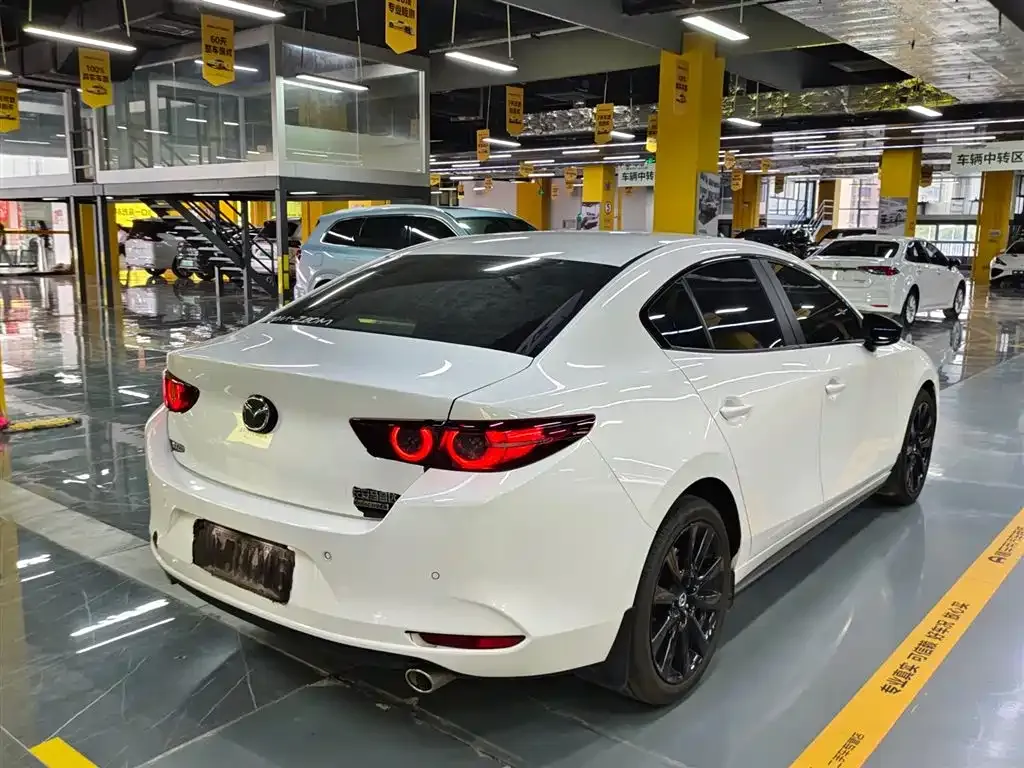 Mazda 3 Axela 2023 из CN, фото 2