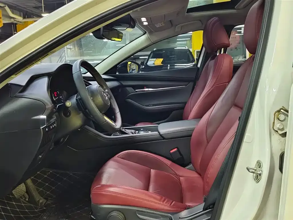 Mazda 3 Axela 2023 из CN, фото 4
