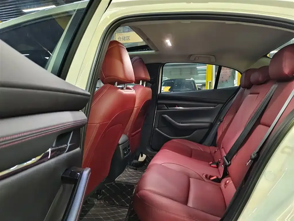 Mazda 3 Axela 2023 из CN, фото 3