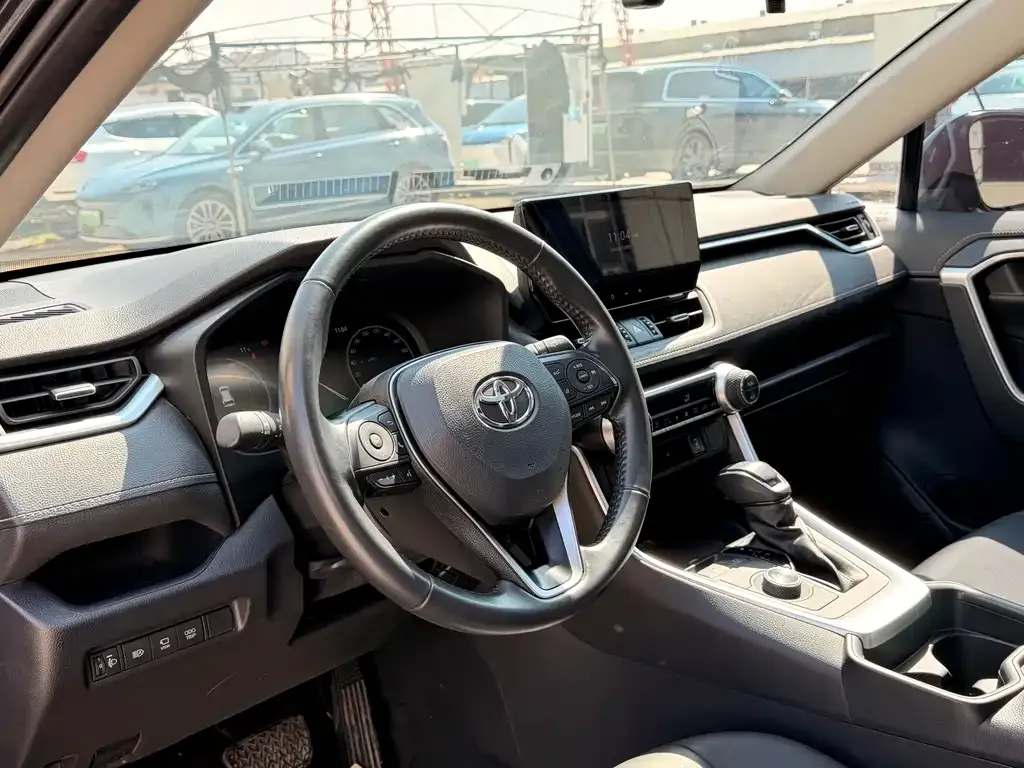 Toyota RAV4 2023 из CN, фото 5