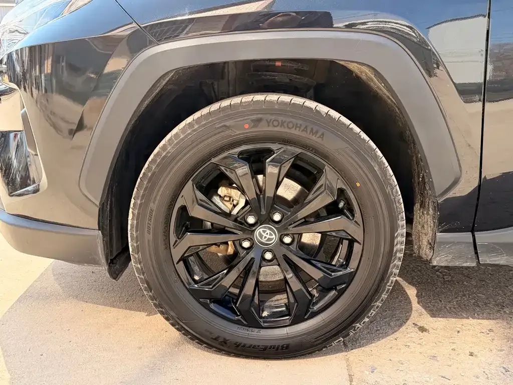 Toyota RAV4 2023 из CN, фото 7