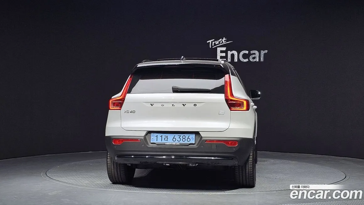 Volvo XC40 2024 из KR, фото 2