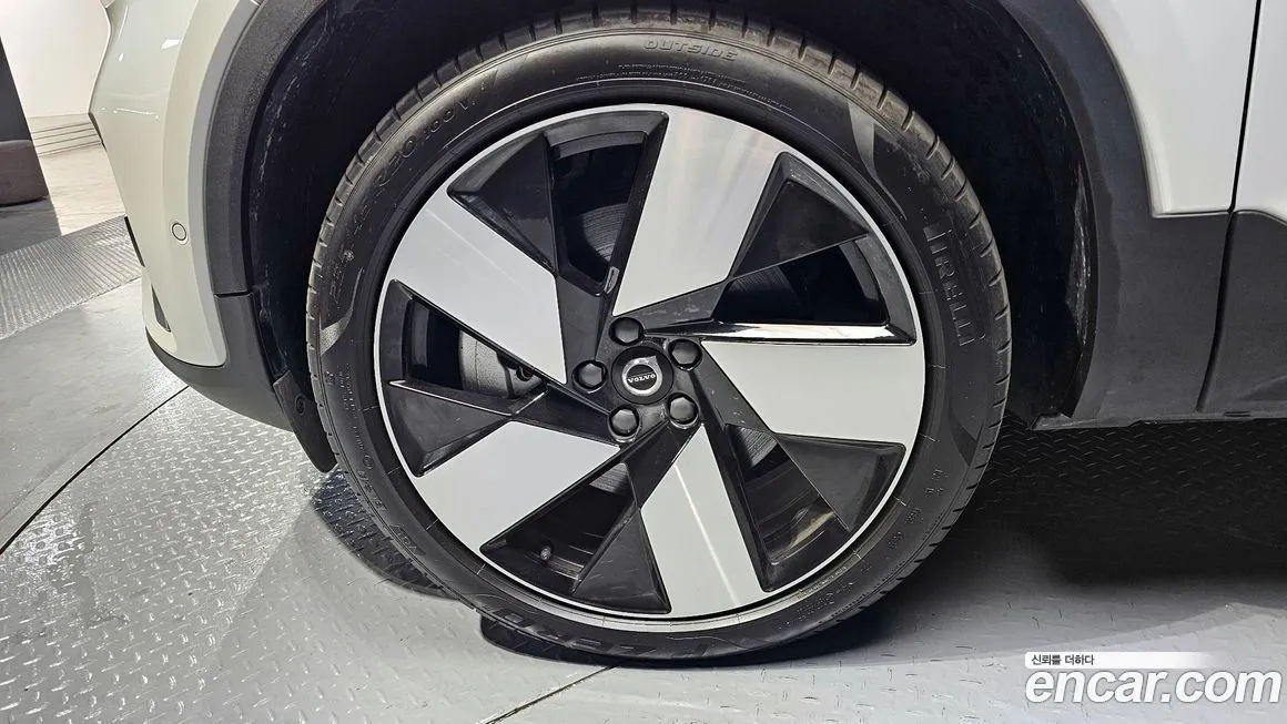 Volvo XC40 2024 из KR, фото 3