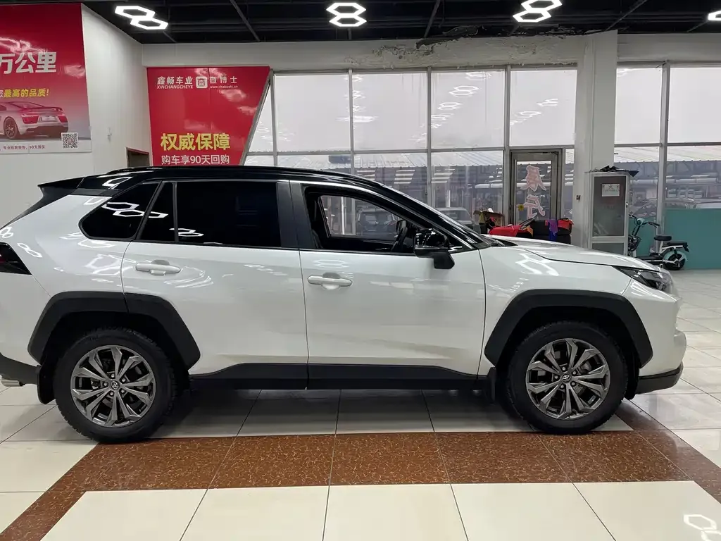 Toyota RAV4 2023 из CN, фото 5