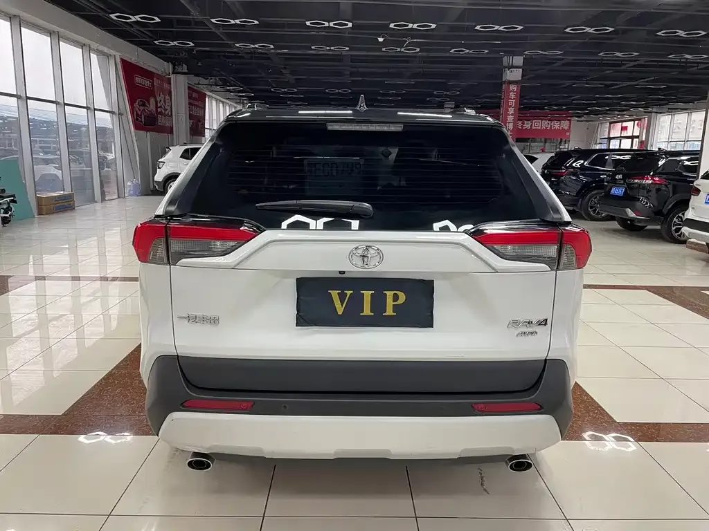 Toyota RAV4 2023 из CN, фото 3