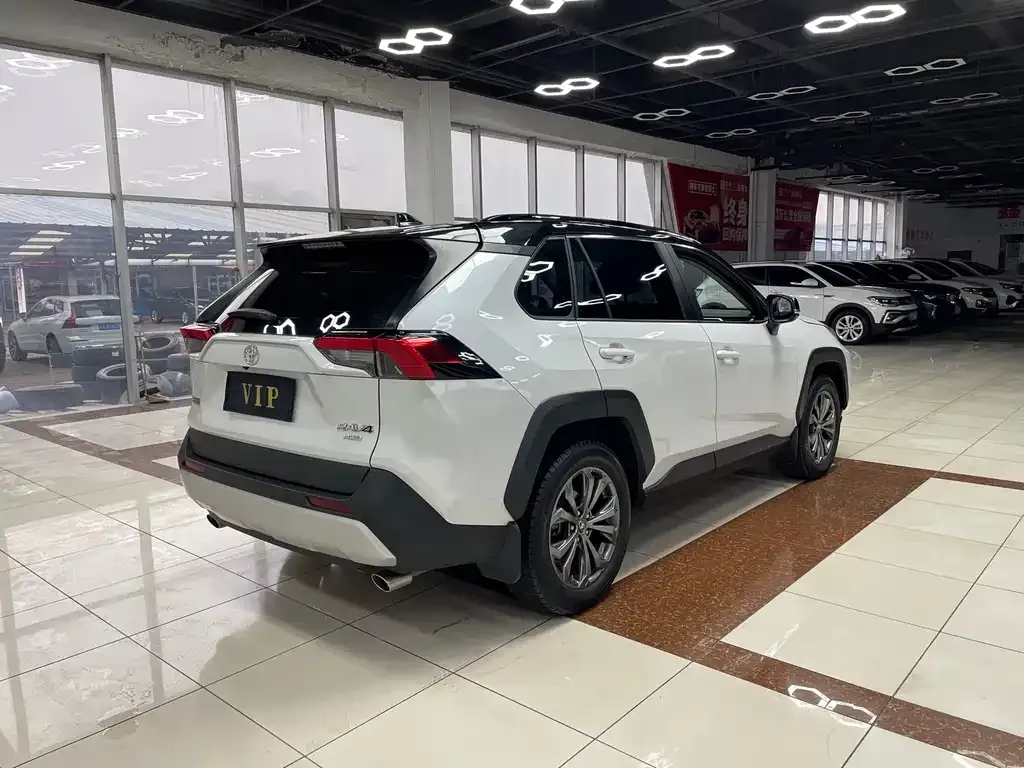 Toyota RAV4 2023 из CN, фото 4
