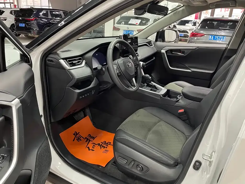 Toyota RAV4 2023 из CN, фото 6