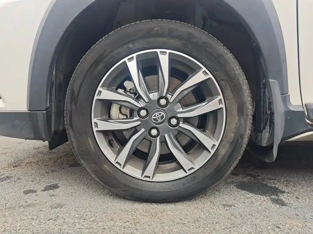 Toyota Yaris L — фото 7