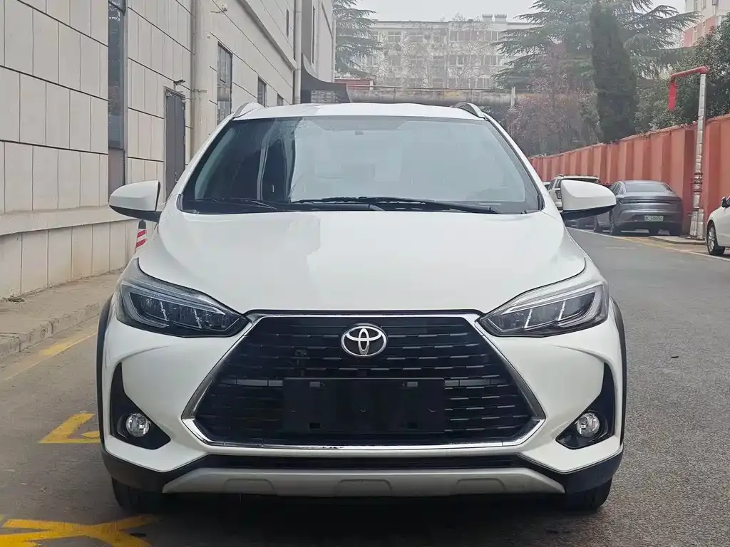Toyota Yaris L — фото 8